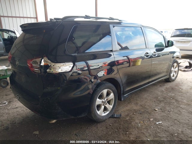 Toyota Sienna Le 8 Passenger 2018 5TDKZ3DC1JS947468 Image 4