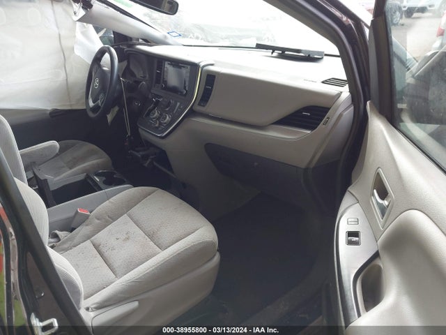 Toyota Sienna Le 8 Passenger 2018 5TDKZ3DC1JS947468 Image 5