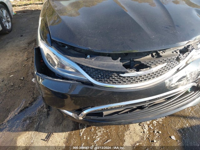 Chrysler 200 Limited Platinum 2017 1C3CCCAB9HN501137 Image 6