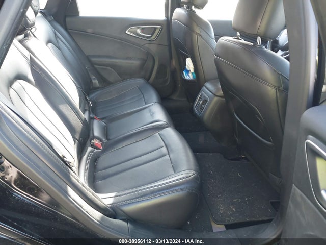 Chrysler 200 Limited Platinum 2017 1C3CCCAB9HN501137 Image 8