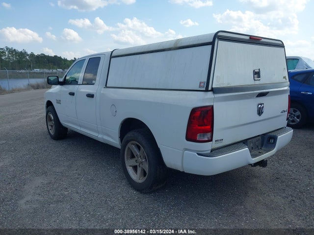 RAM 1500 Express Quad Cab 4x4 6'4 Box 2018 1C6RR7FG4JS268752 Image 3