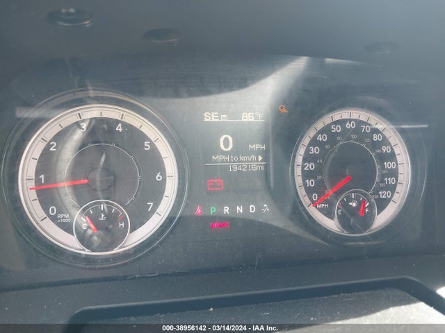 RAM 1500 Express Quad Cab 4x4 6'4 Box 2018 1C6RR7FG4JS268752 Image 7
