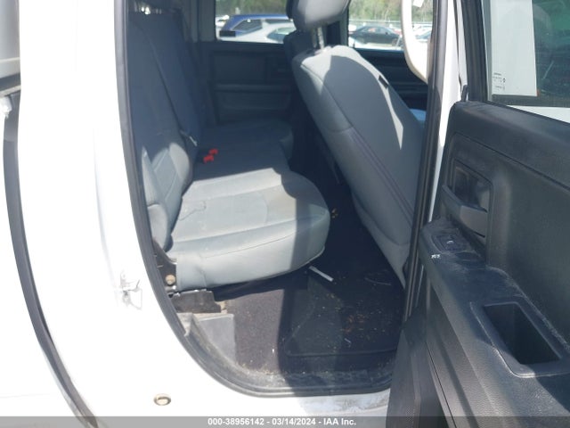 RAM 1500 Express Quad Cab 4x4 6'4 Box 2018 1C6RR7FG4JS268752 Image 8
