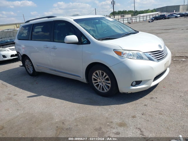 Toyota Sienna Xle 8 Passenger 2015 5TDYK3DC5FS560055 main image