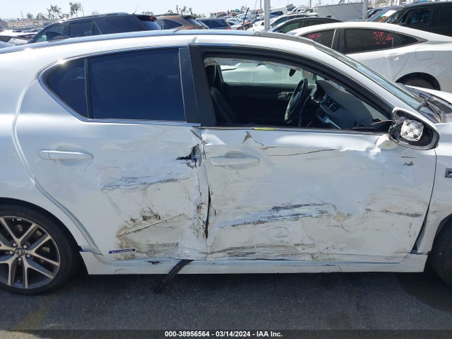 Lexus CT 200H 2015 JTHKD5BH7F2241935 Image 13