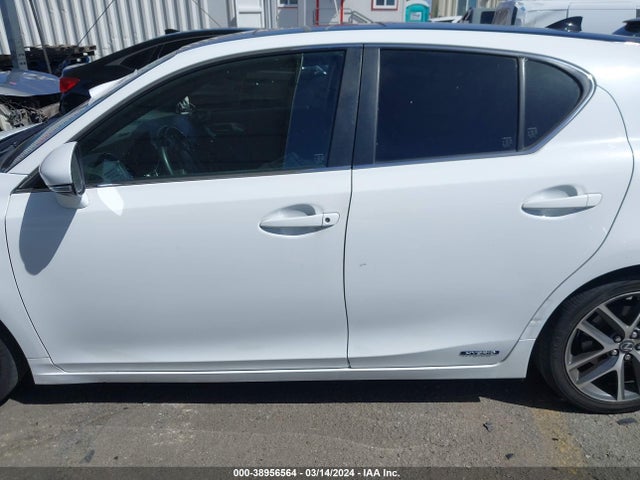 Lexus CT 200H 2015 JTHKD5BH7F2241935 Image 14