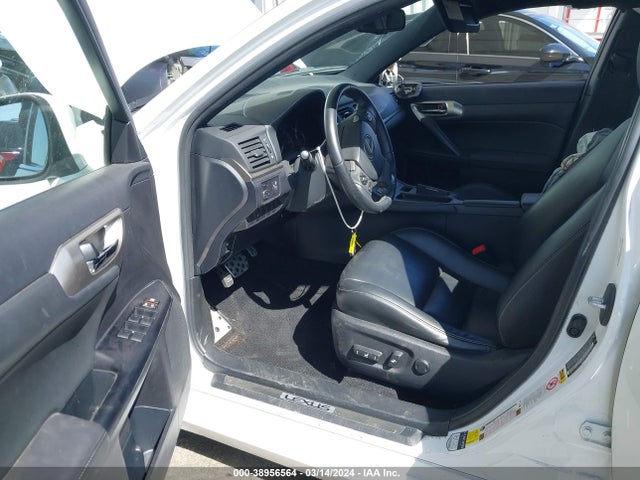 Lexus CT 200H 2015 JTHKD5BH7F2241935 Image 5
