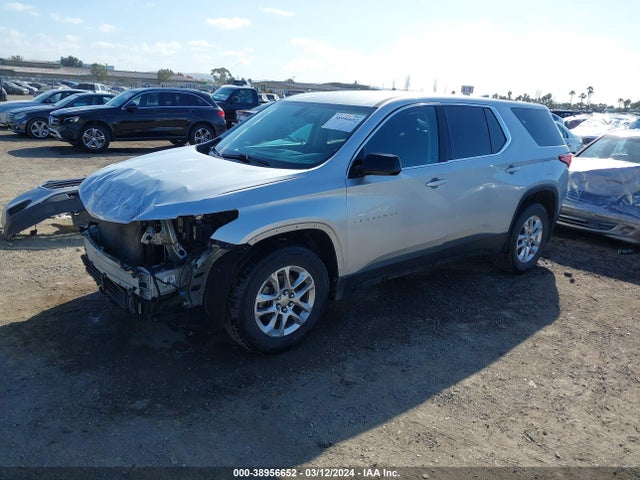 Chevrolet Traverse Ls 2018 1GNERFKW5JJ107712 Image 2