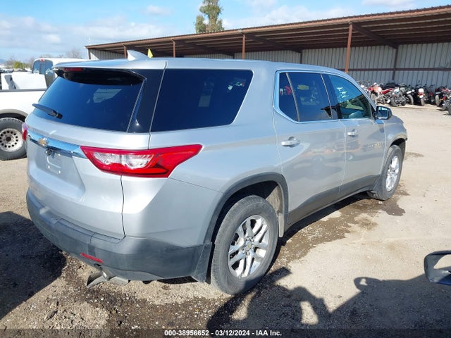 Chevrolet Traverse Ls 2018 1GNERFKW5JJ107712 Image 4