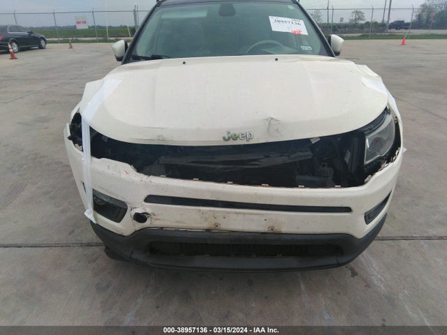 3C4NJCBB9JT125005 Jeep Compass Latitude Fwd