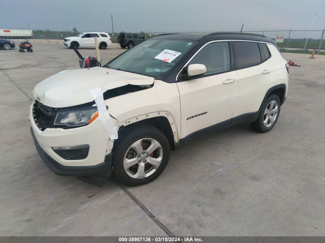 3C4NJCBB9JT125005 Jeep Compass Latitude Fwd