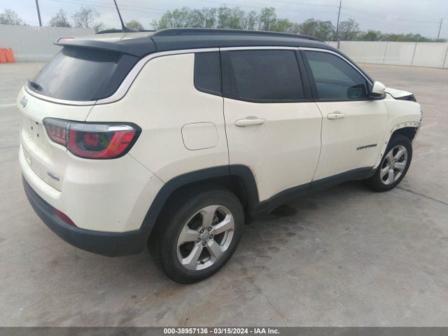 3C4NJCBB9JT125005 Jeep Compass Latitude Fwd