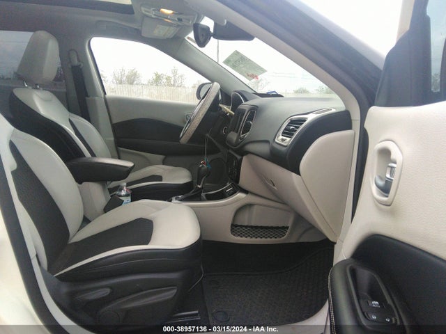 3C4NJCBB9JT125005 Jeep Compass Latitude Fwd