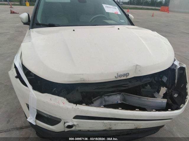 3C4NJCBB9JT125005 Jeep Compass Latitude Fwd