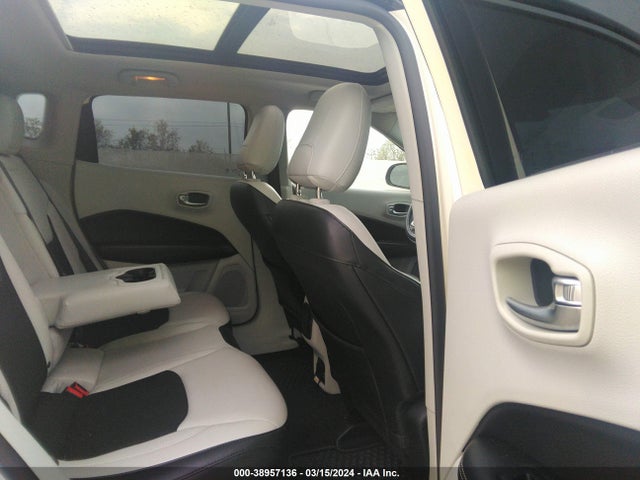 3C4NJCBB9JT125005 Jeep Compass Latitude Fwd