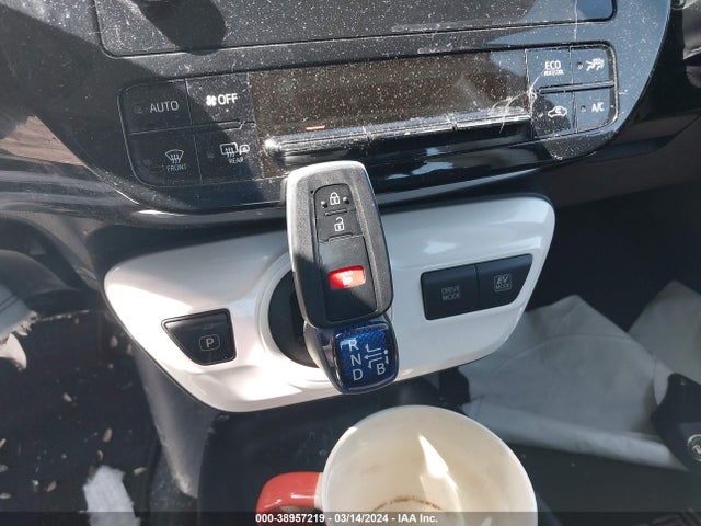 Toyota Prius Two 2017 JTDKBRFU9H3579503 Image 11