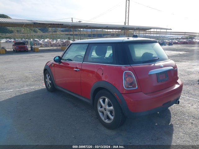 2007 MINI COOPER WMWMF33527TT57243 Photo 2