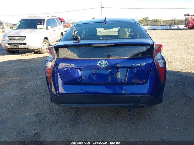 Toyota Prius Four 2017 JTDKARFU2H3528654 Image 17