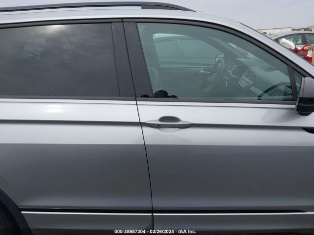 3VVCB7AX9NM078083 Volkswagen Tiguan Se R-line Black