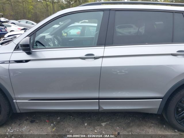 3VVCB7AX9NM078083 Volkswagen Tiguan Se R-line Black