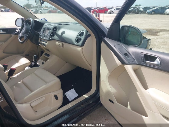 WVGBV3AX9EW557576 Volkswagen Tiguan