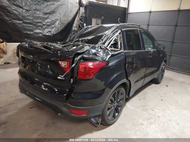 Ford ESCAPE SE 2019 1FMCU9GD1KUB91420 Image 4