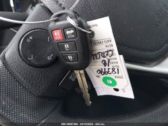 Toyota COROLLA LE 2018 5YFBURHE3JP738349 Image 11