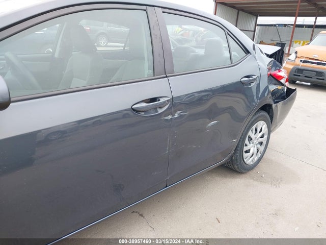 Toyota COROLLA LE 2018 5YFBURHE3JP738349 Image 17