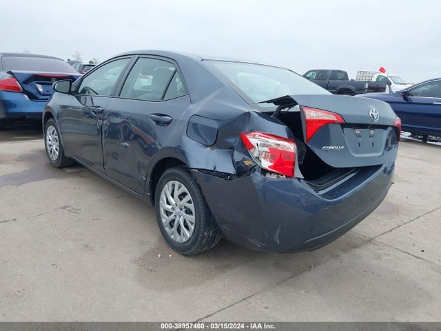 Toyota COROLLA LE 2018 5YFBURHE3JP738349 Image 3