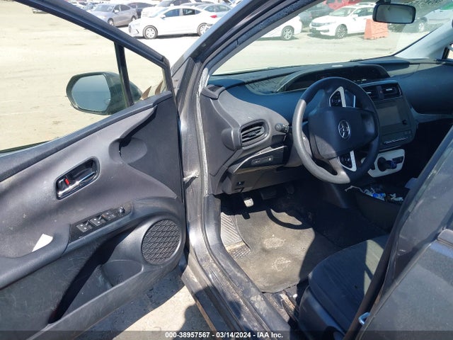 Toyota Prius Two 2016 JTDKBRFU8G3011905 Image 5