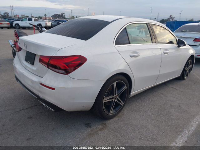 WDD3G4EB6KW009396 Mercedes-Benz A 220