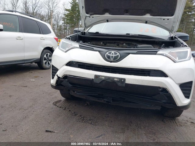 Toyota RAV4 LE 2017 JTMBFREV5HJ131625 Image 18