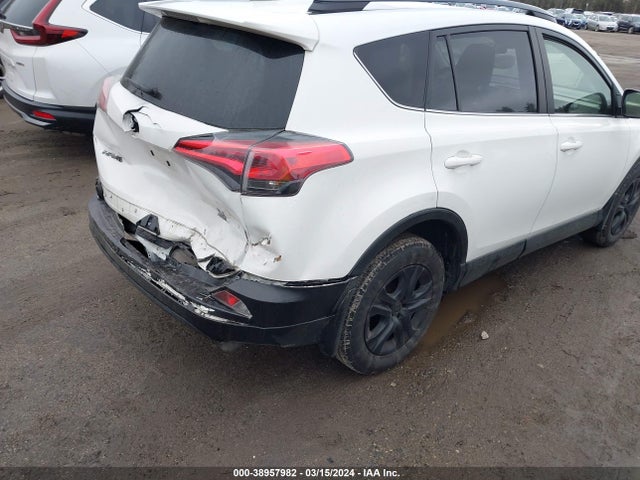 Toyota RAV4 LE 2017 JTMBFREV5HJ131625 Image 21
