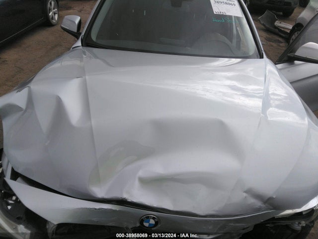 BMW 320i 2017 WBA8E1G3XHNU17437 Image 10