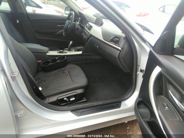 BMW 320i 2017 WBA8E1G3XHNU17437 Image 5