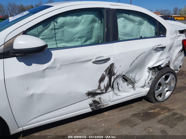 Chevrolet Sonic Ltz Auto 2015 1G1JE5SB9F4192496 Image 12