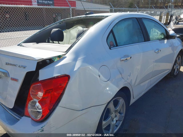 Chevrolet Sonic Ltz Auto 2015 1G1JE5SB9F4192496 Image 14