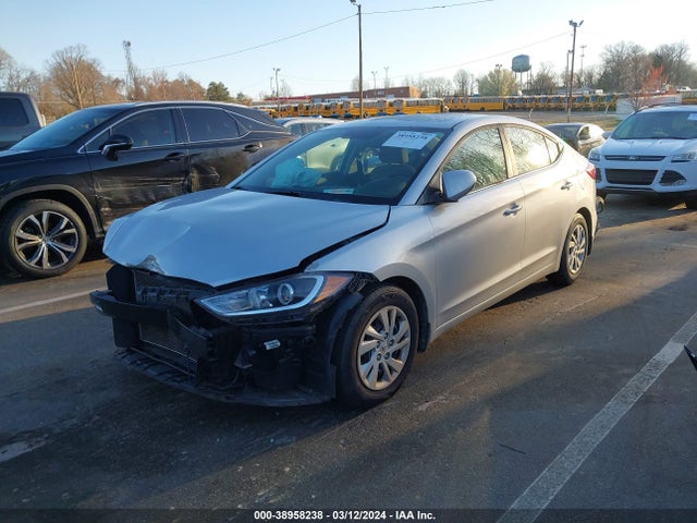Hyundai ELANTRA SE 2018 5NPD74LF2JH263079 Image 2