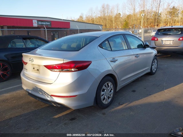 Hyundai ELANTRA SE 2018 5NPD74LF2JH263079 Image 4