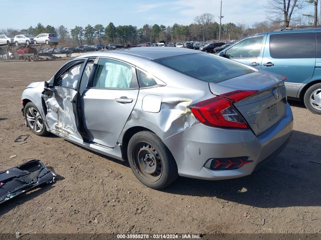Honda Civic Lx 2018 2HGFC2F57JH590664 Image 3