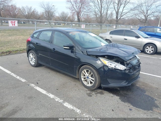 Ford FOCUS SE 2017 1FADP3K20HL248150 Image 1