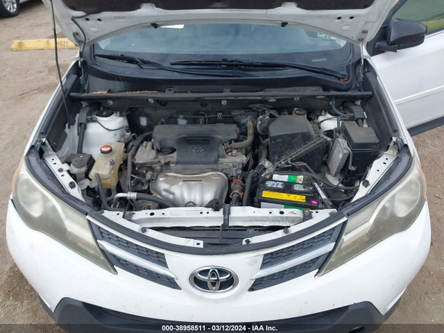 Toyota RAV4 LE 2015 JTMZFREV2FD065786 Image 10