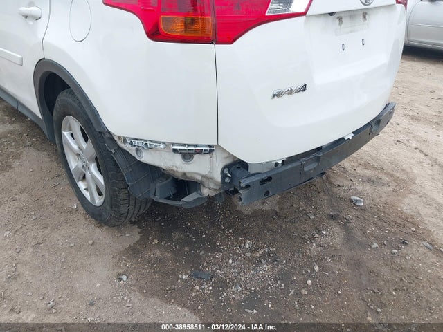 Toyota RAV4 LE 2015 JTMZFREV2FD065786 Image 17