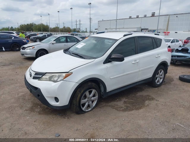 Toyota RAV4 LE 2015 JTMZFREV2FD065786 Image 2