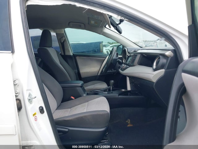 Toyota RAV4 LE 2015 JTMZFREV2FD065786 Image 5