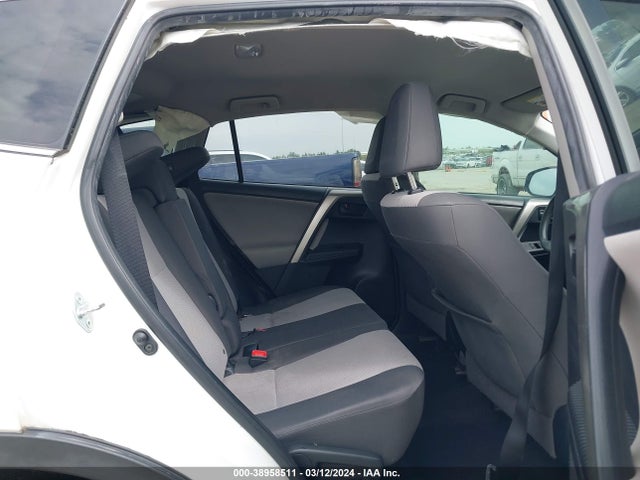 Toyota RAV4 LE 2015 JTMZFREV2FD065786 Image 8