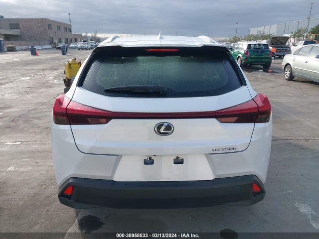 JTHX6JBH8P2155592 Lexus UX 250H