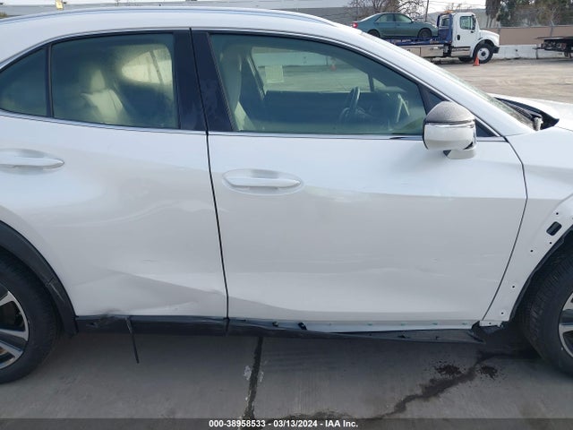 JTHX6JBH8P2155592 Lexus UX 250H