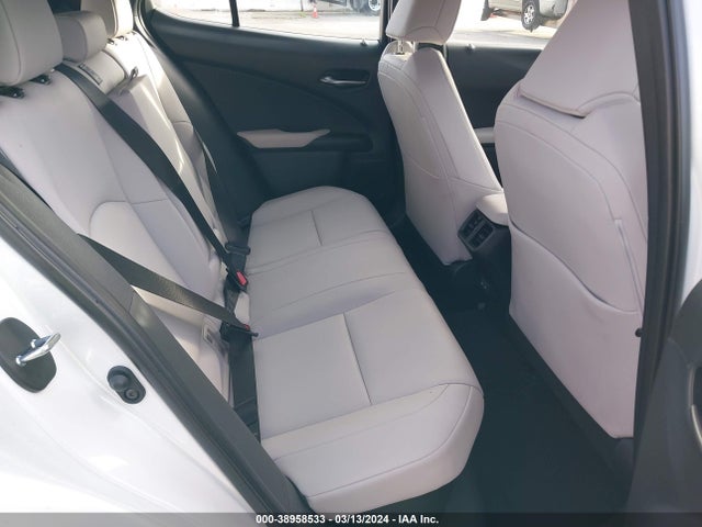 JTHX6JBH8P2155592 Lexus UX 250H