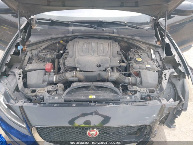 2017 JAGUAR F-PACE SADCJ2BV0HA098102 Photo 9